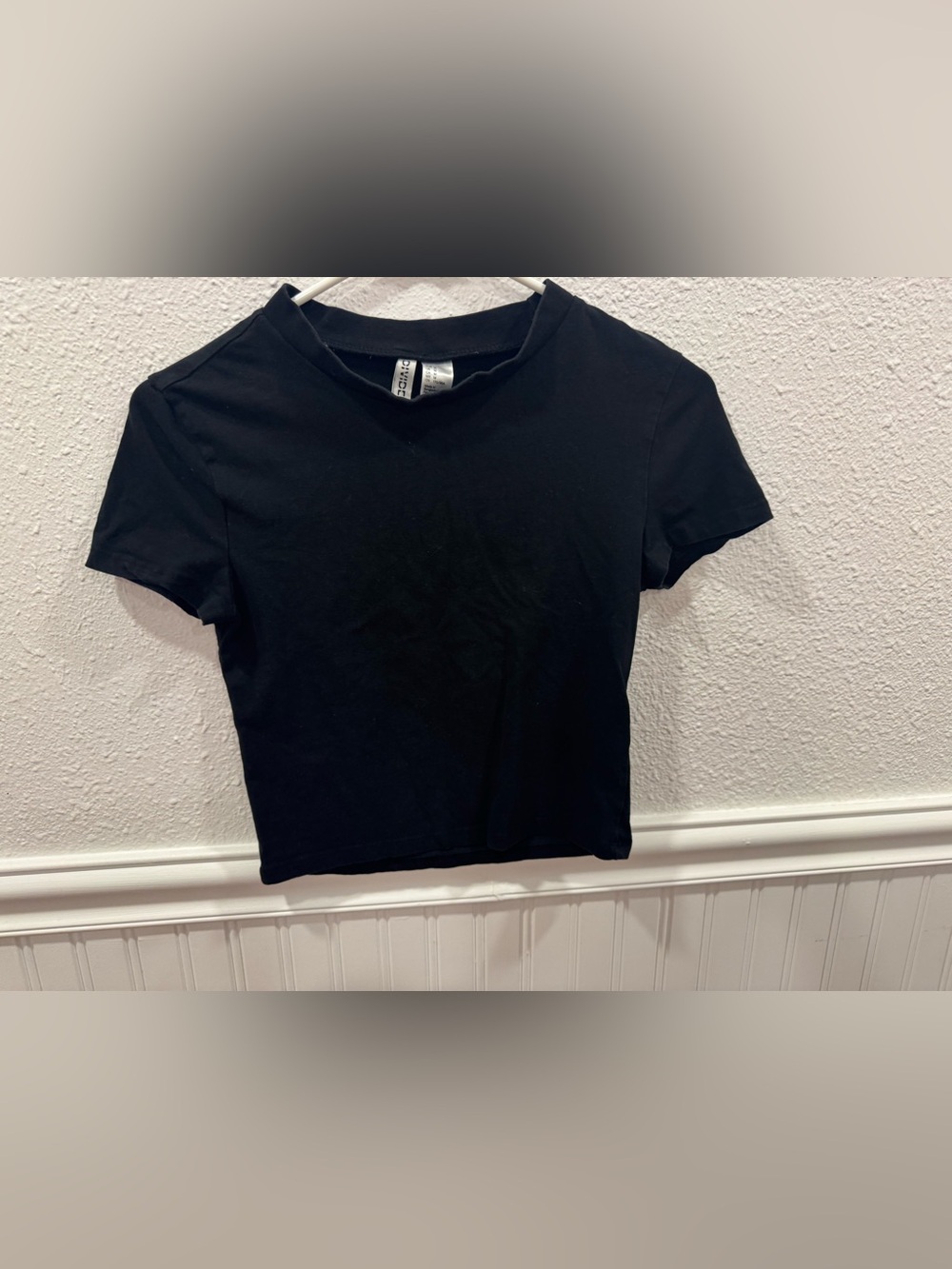 H&M Black Short-Sleeve Cropped Crewneck Tee